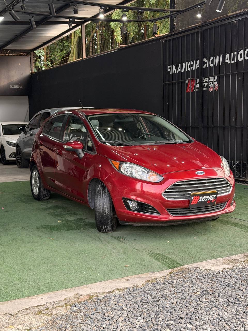 FORD FIESTA SE MT HB