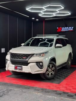 TOYOTA FORTUNER SR 2.4 AT DIESEL 4X2