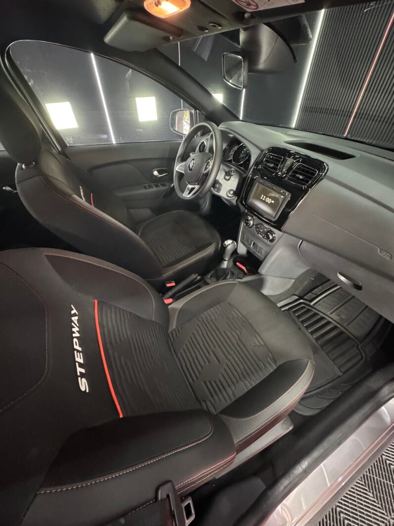 
								RENAULT STEPWAY INTENS AUT CVT 1.6 full									