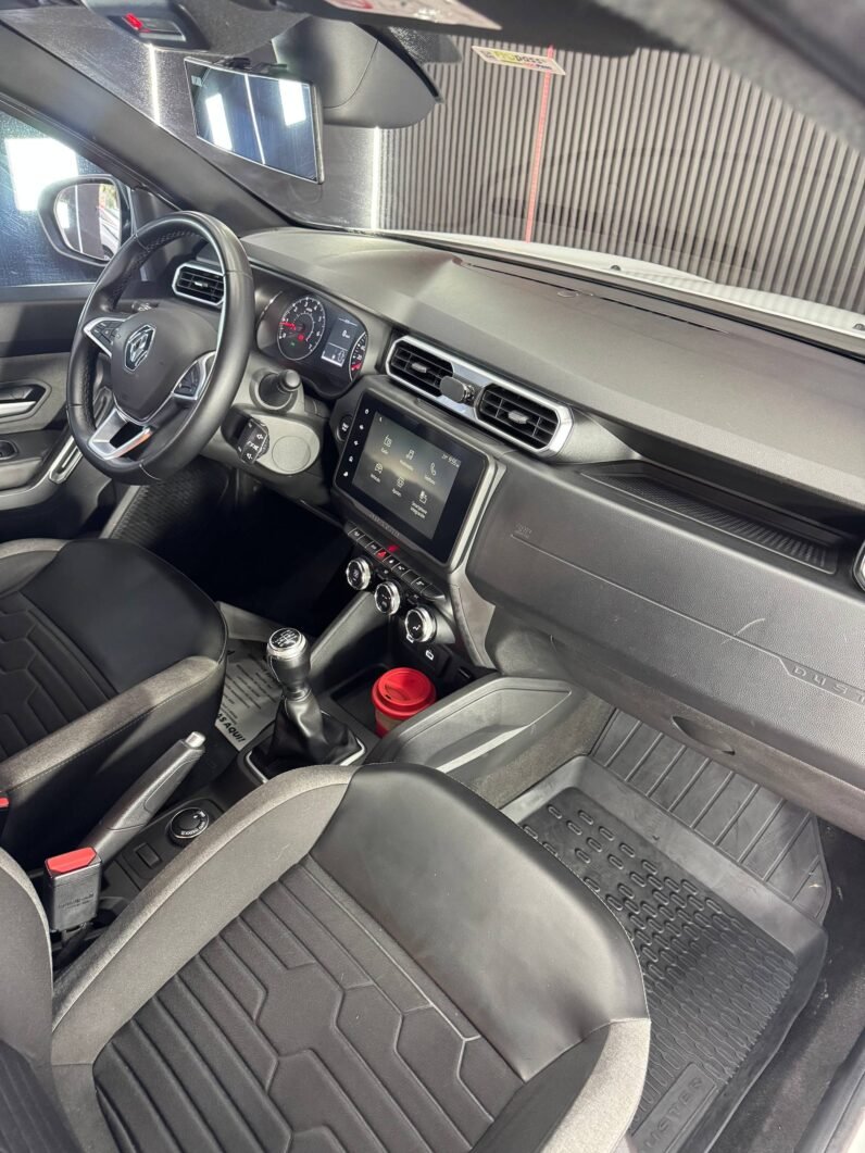 
								RENAULT DUSTER ICONIC MT 1.3T 4X4 full									