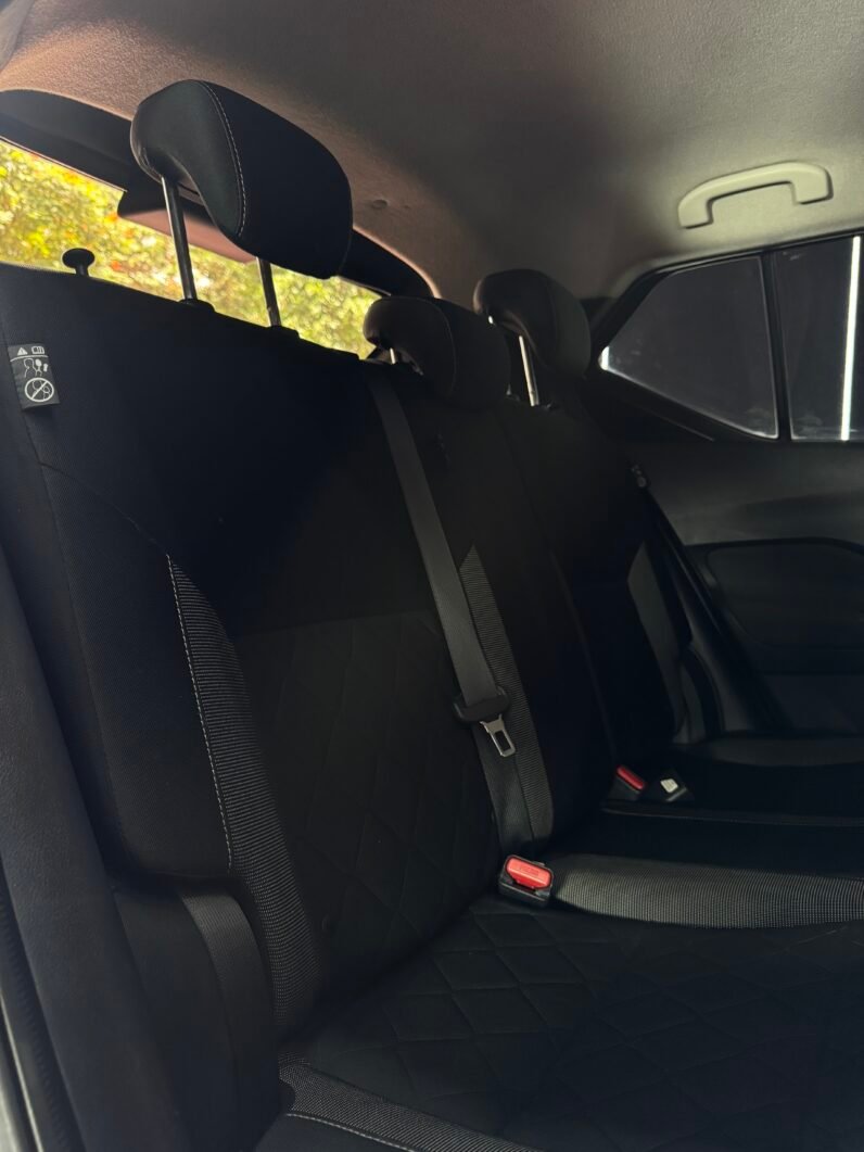 
								NISSAN KICKS ADVANCE MT 1.6L 4X2 full									