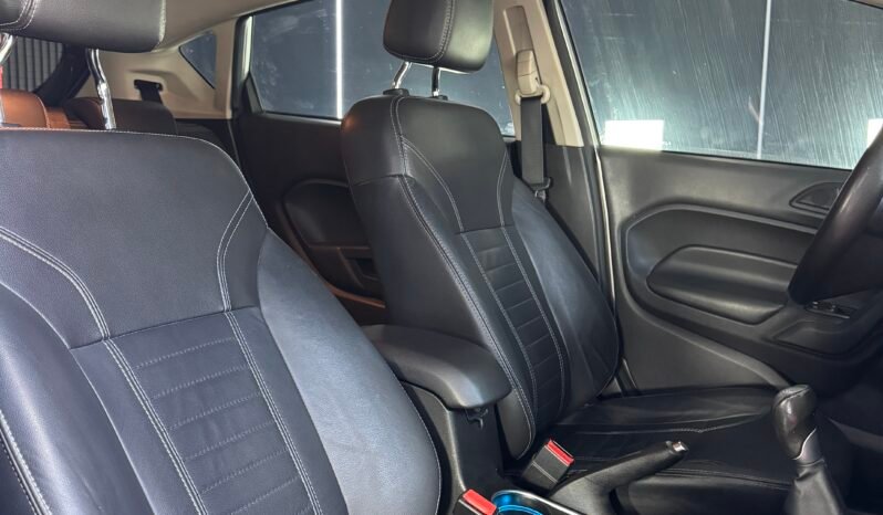 
								FORD FIESTA TITANIUM 1.600 CC MECANICO full									