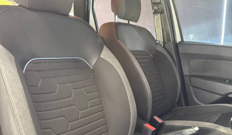 
								RENAULT DUSTER ICONIC MT 1.3T 4X4 full									