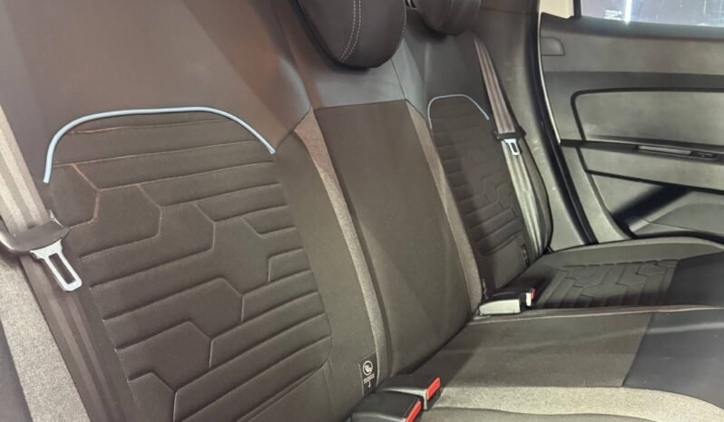 
								RENAULT DUSTER ICONIC MT 1.3T 4X4 full									