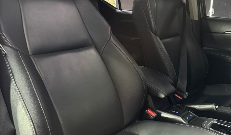 
								TOYOTA FORTUNER SR-V 2.4 AT DIESEL 4X2 full									