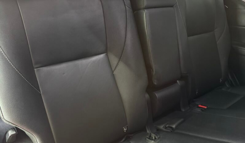 
								TOYOTA FORTUNER SR-V 2.4 AT DIESEL 4X2 full									