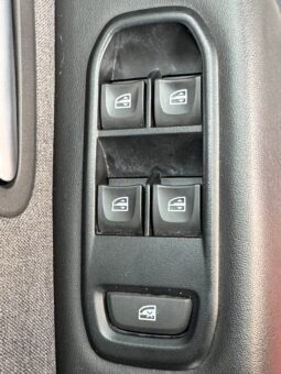 
										RENAULT DUSTER ICONIC MT 1.3T 4X4 full									