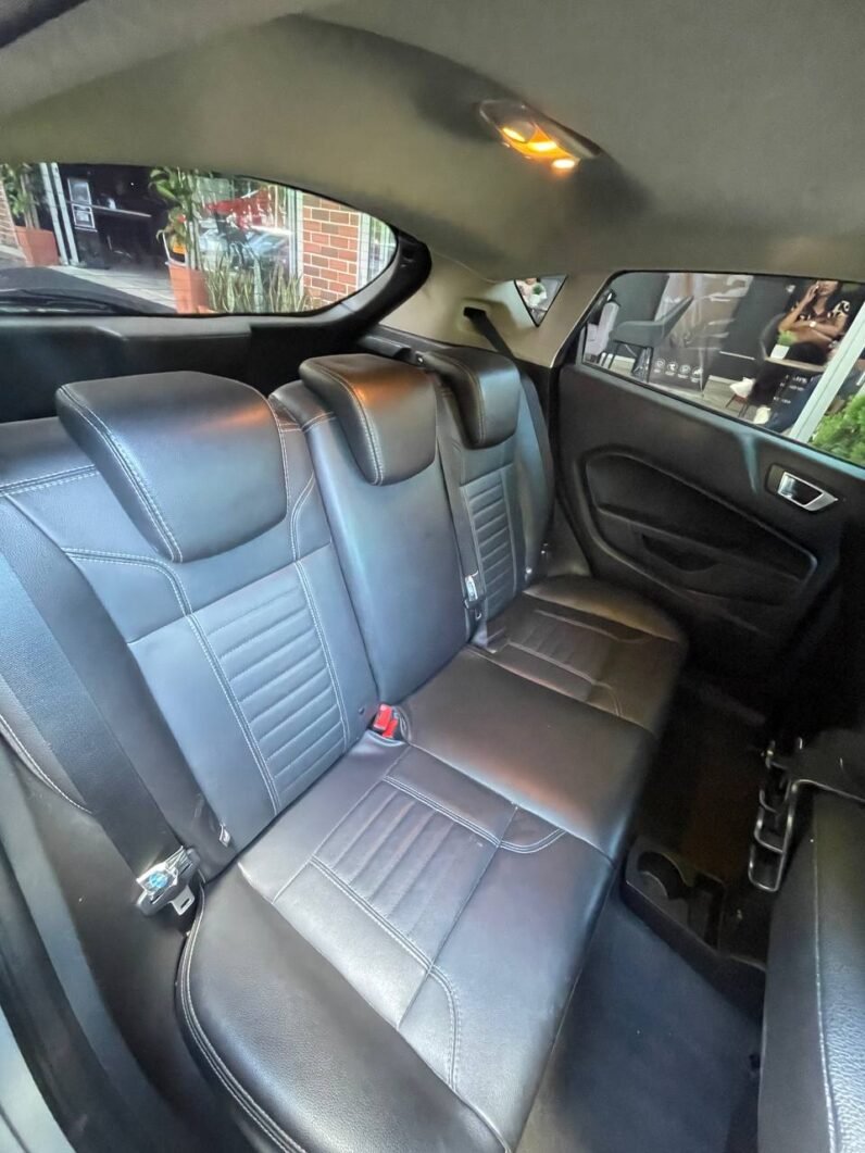 
								FORD FIESTA TITANIUM AT 1.6 full									