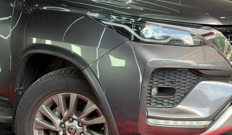 
								TOYOTA FORTUNER SR-V 2.4 AT DIESEL 4X2 full									