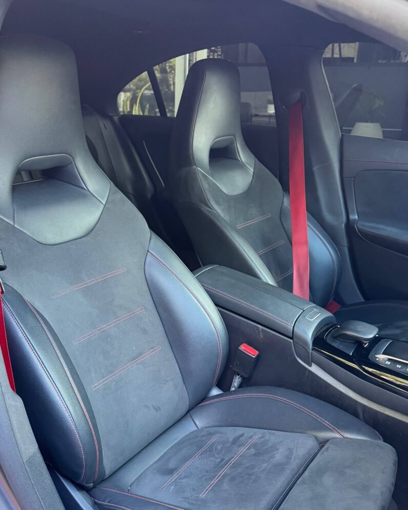 
								MERCEDES-BENZ CLA35 4MATIC 2.0 AT full									