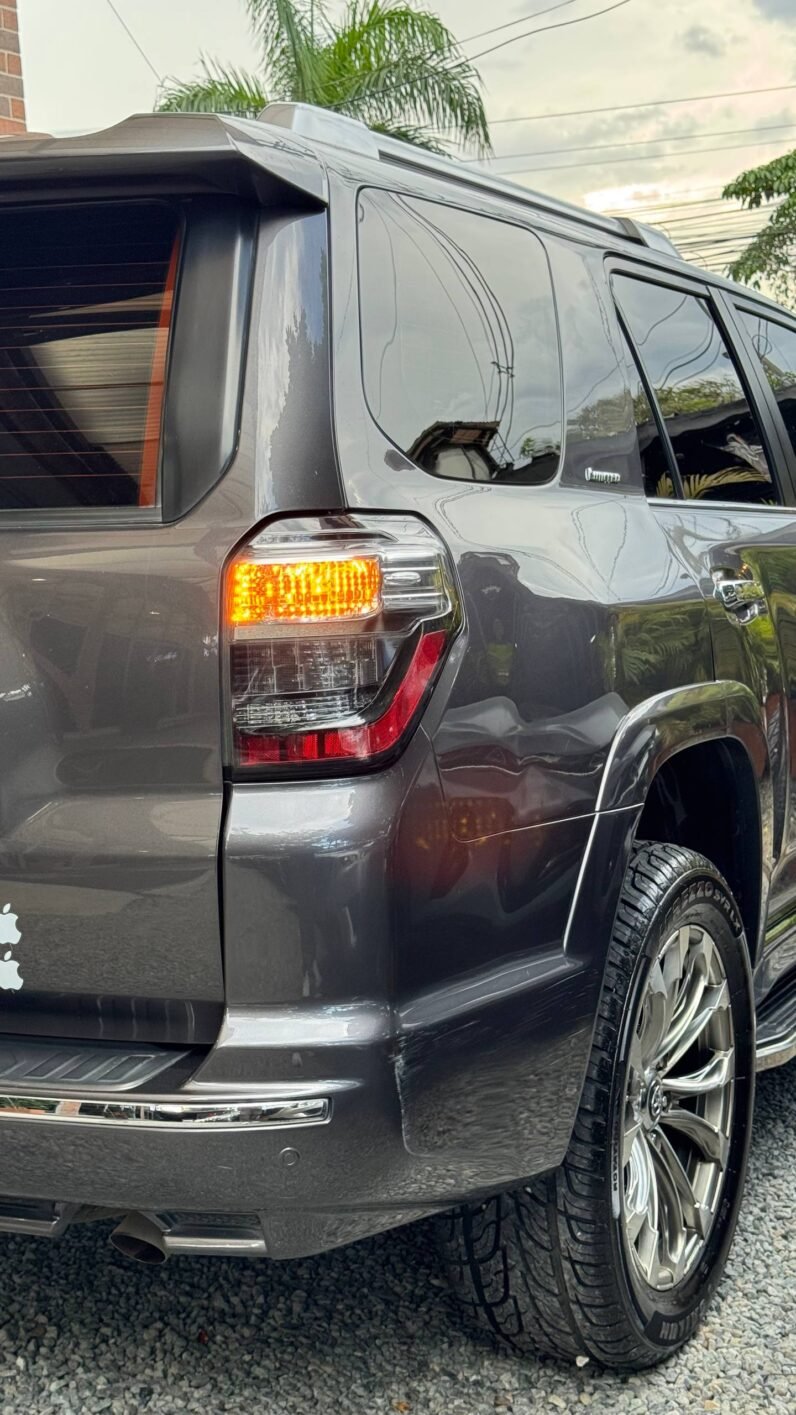 
								TOYOTA 4 RUNNER LIMITED 4*4 GASOLINA 4.0L AT full									