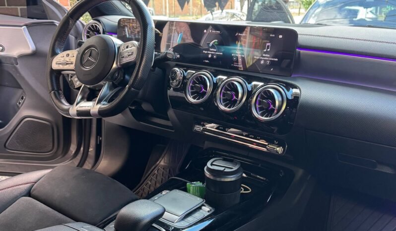 
								MERCEDES-BENZ CLA35 4MATIC 2.0 AT full									