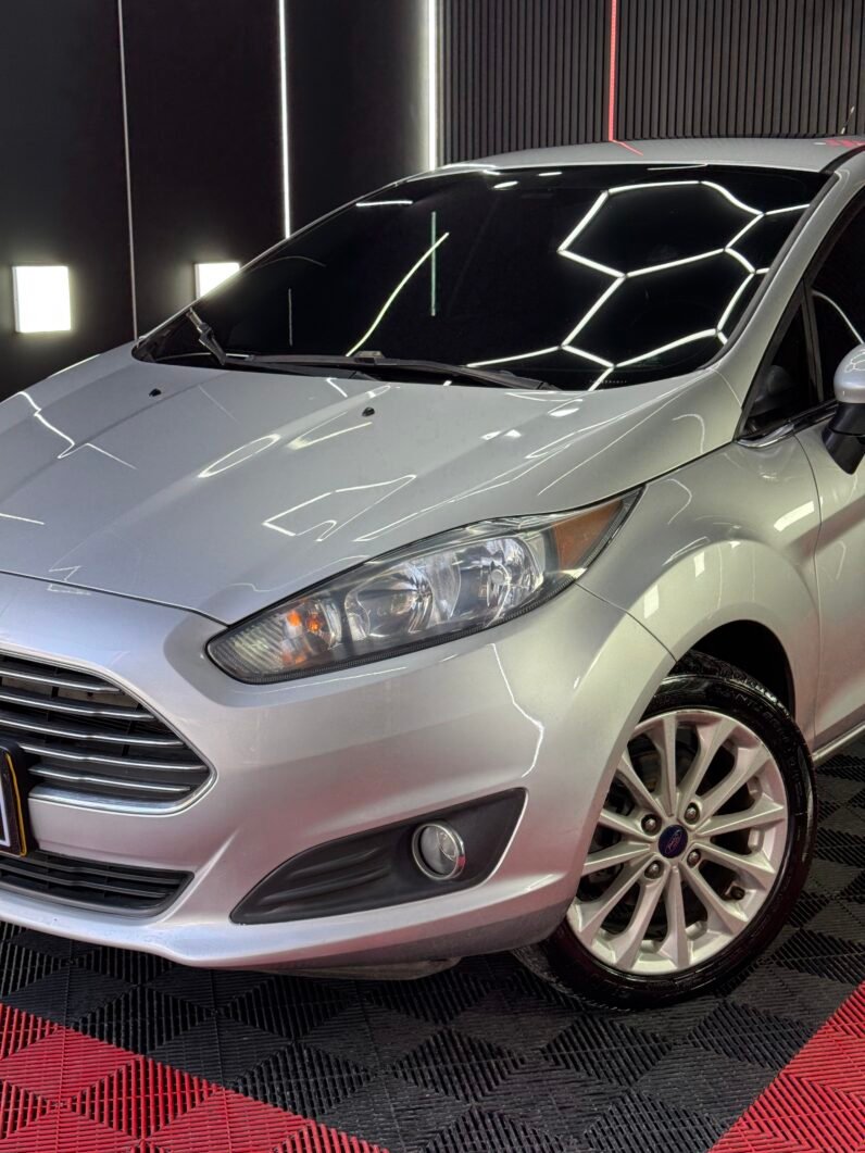 
								FORD FIESTA TITANIUM 1.600 CC MECANICO full									
