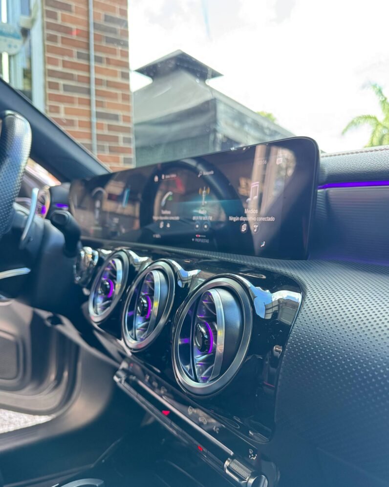 
								MERCEDES-BENZ CLA35 4MATIC 2.0 AT full									