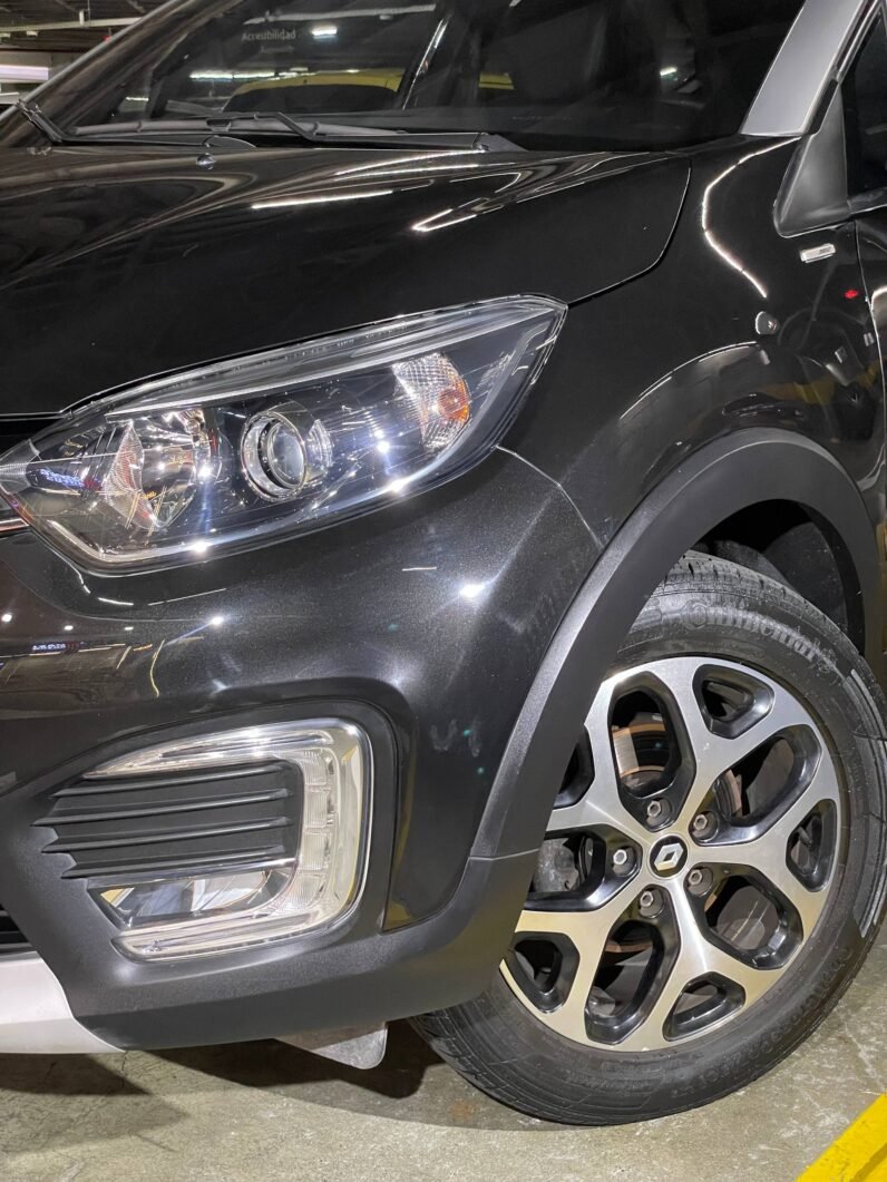 
								RENAULT captur Intens Bose at 2.0 full									