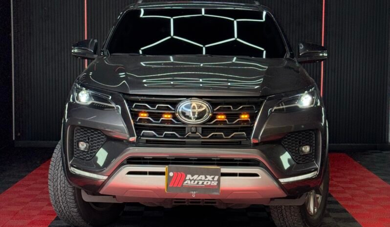 
								TOYOTA FORTUNER SR-V 2.4 AT DIESEL 4X2 full									