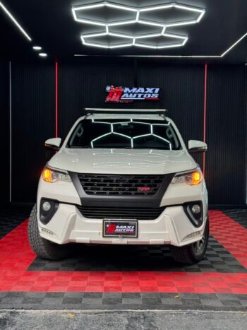 TOYOTA FORTUNER SR 2.4 AT DIESEL 4X2