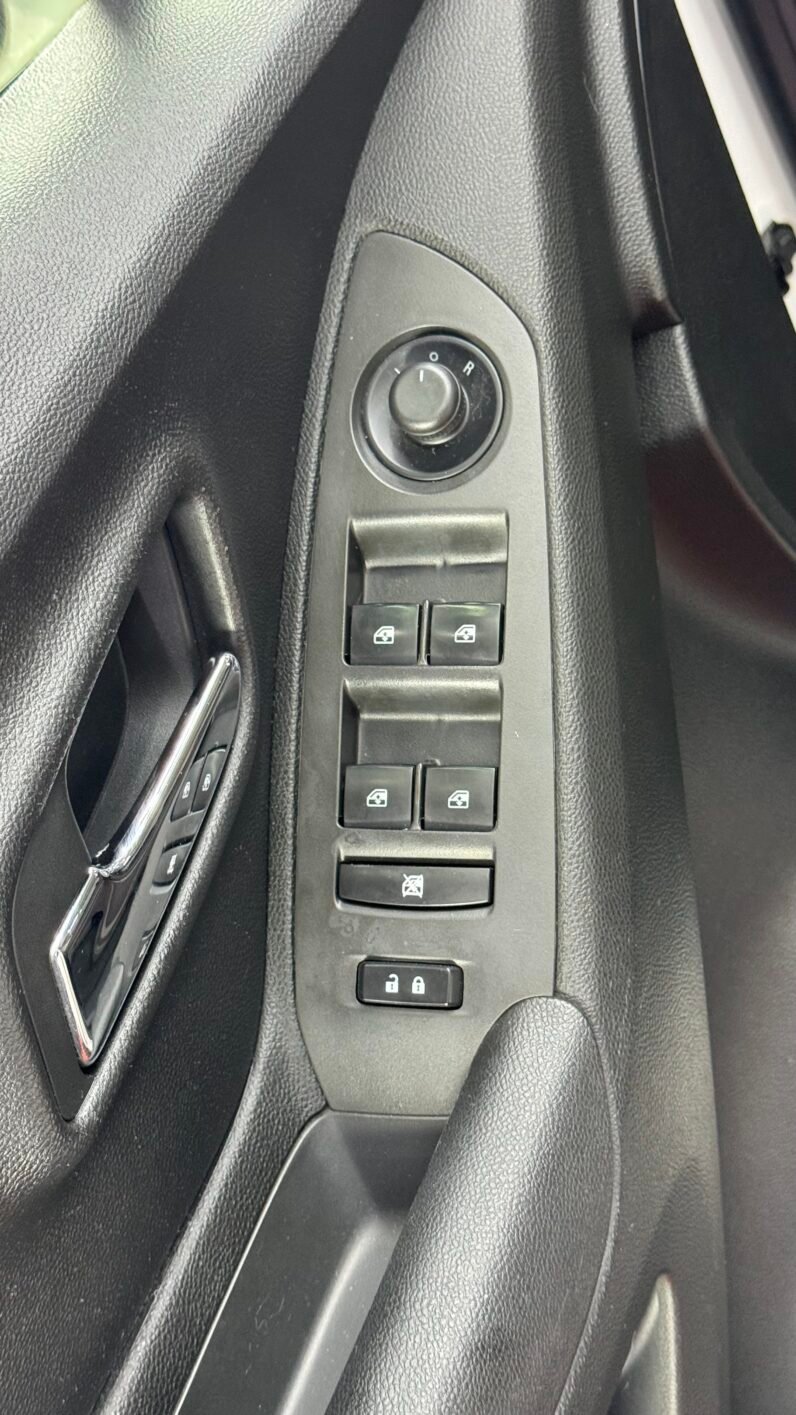 
								CHEVROLET TRACKER LT AT 1.8 full									