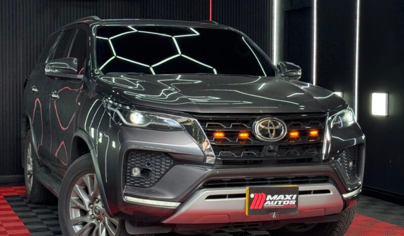 
								TOYOTA FORTUNER SR-V 2.4 AT DIESEL 4X2 full									