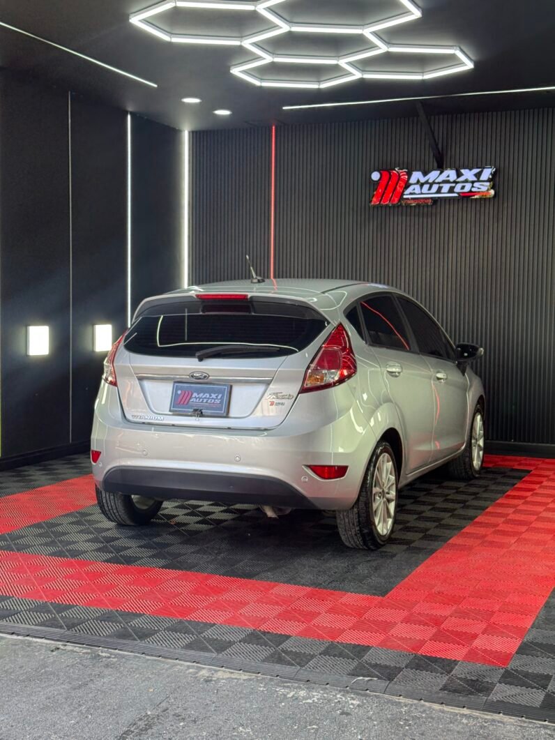 
								FORD FIESTA TITANIUM 1.600 CC MECANICO full									