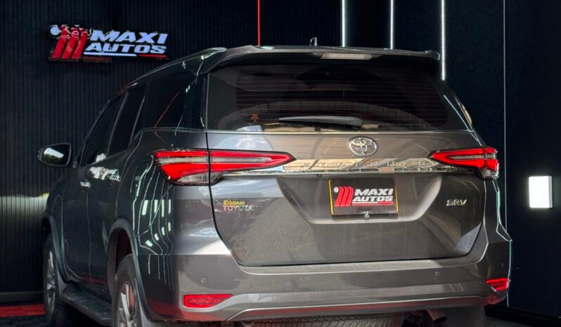 
								TOYOTA FORTUNER SR-V 2.4 AT DIESEL 4X2 full									