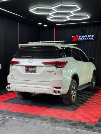 TOYOTA FORTUNER SR 2.4 AT DIESEL 4X2