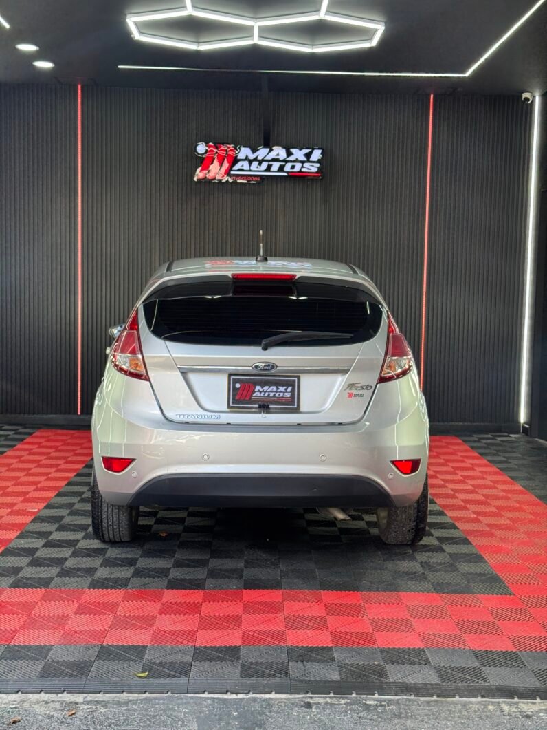 
								FORD FIESTA TITANIUM 1.600 CC MECANICO full									