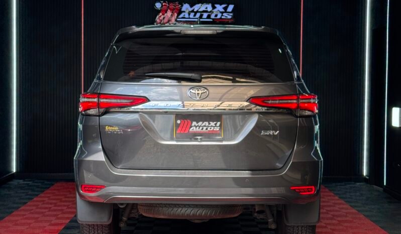 
								TOYOTA FORTUNER SR-V 2.4 AT DIESEL 4X2 full									