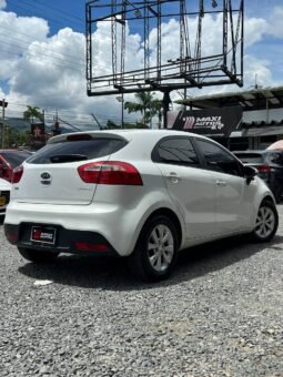 
										KIA RIO UB EX HB 1.4 MT full									