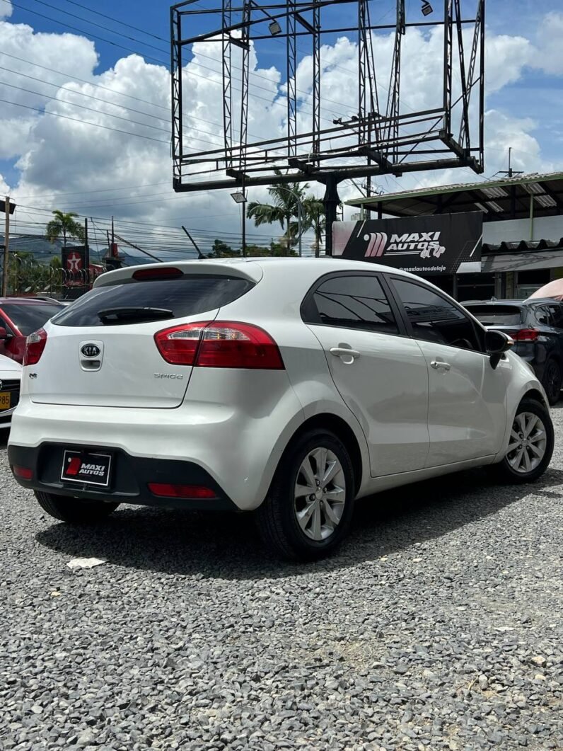 
								KIA RIO UB EX HB 1.4 MT full									