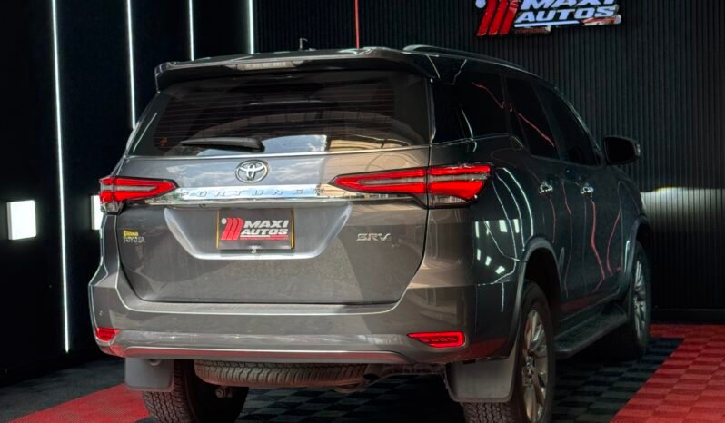 
								TOYOTA FORTUNER SR-V 2.4 AT DIESEL 4X2 full									