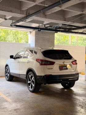 NISSAN QASHQAI EXCLUSIVE 4×4 AT