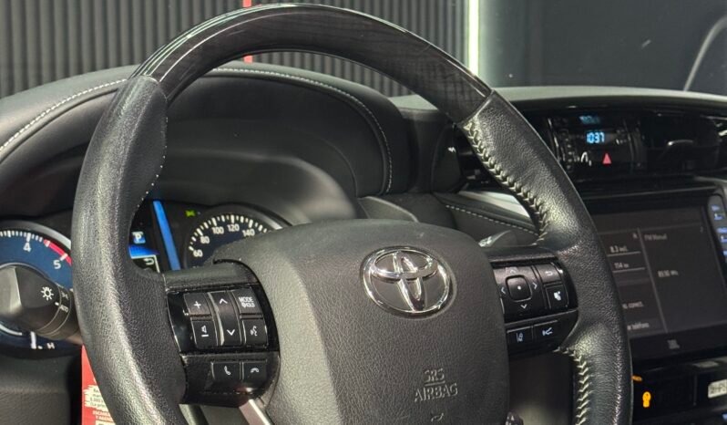 
								TOYOTA FORTUNER SR-V 2.4 AT DIESEL 4X2 full									