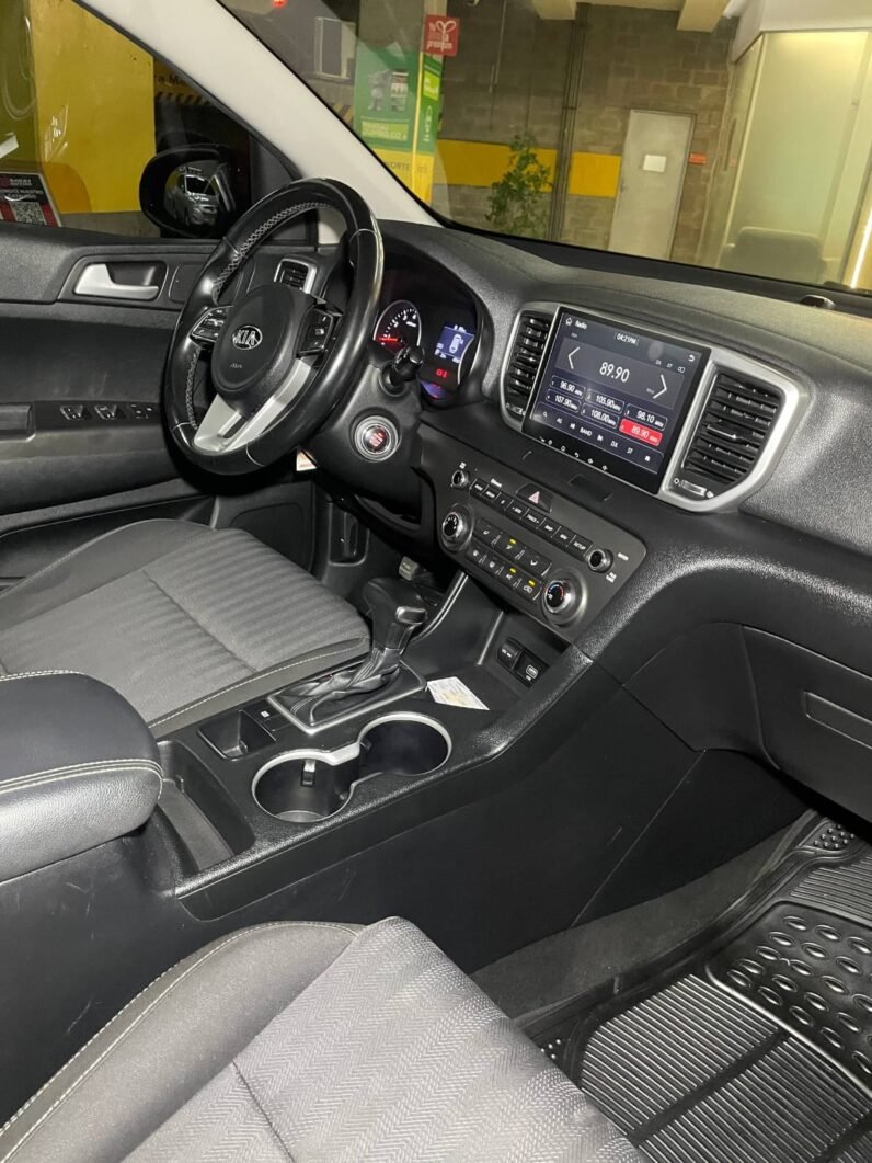 
								KIA SPORTAGE DESIRE 2.0 AT 4X2 full									