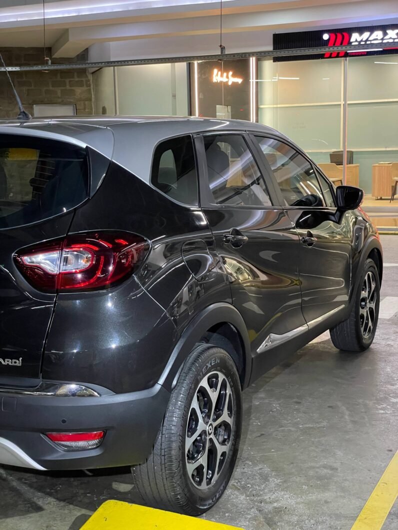 
								RENAULT captur Intens Bose at 2.0 full									