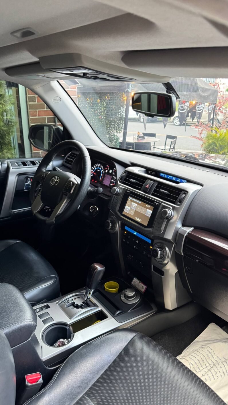 
								TOYOTA 4 RUNNER LIMITED 4*4 GASOLINA 4.0L AT full									