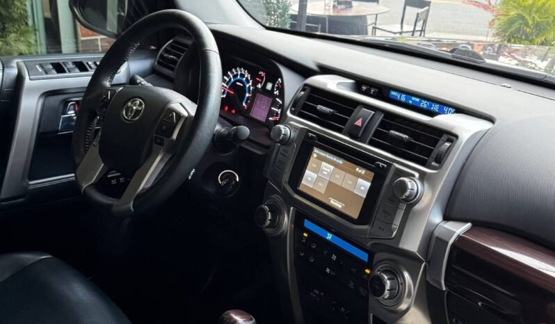 
								TOYOTA 4 RUNNER LIMITED 4*4 GASOLINA 4.0L AT full									