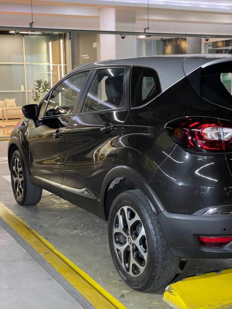 
								RENAULT captur Intens Bose at 2.0 full									
