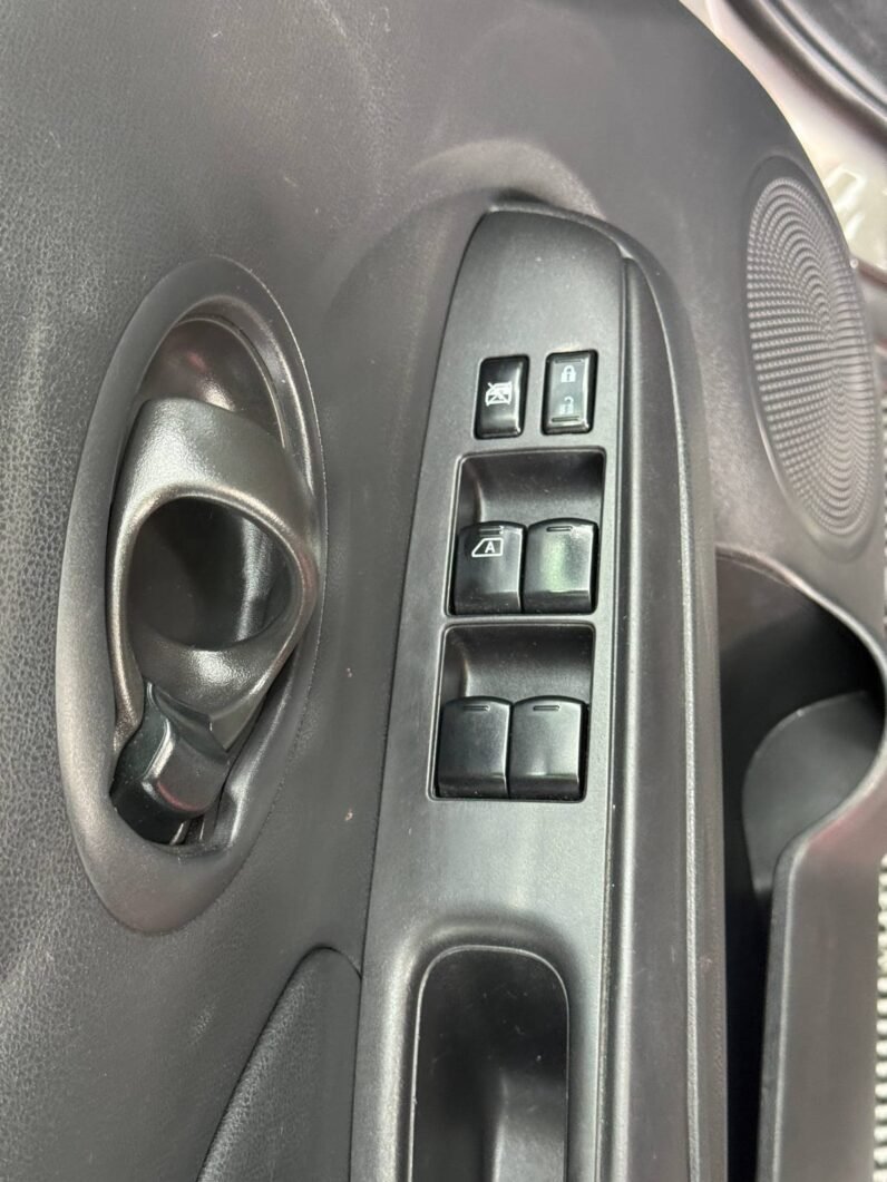 
								NISSAN VERSA DRIVE MT 1.6 SD full									