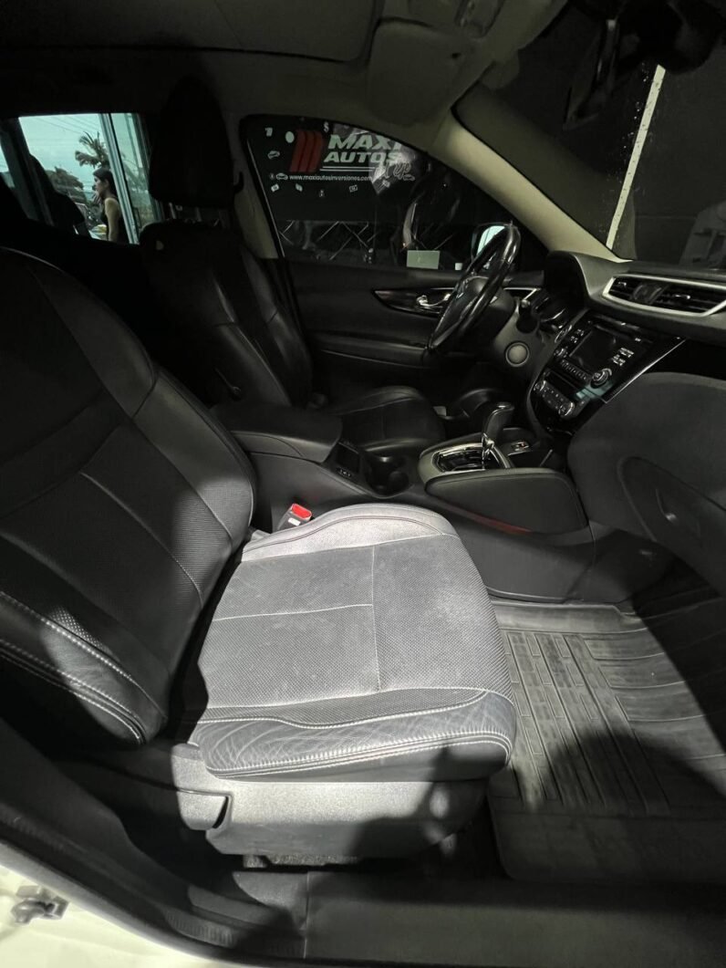 
								NISSAN QASHQAI EXCLUSIVE AT 4X4 2.0 GASOL full									