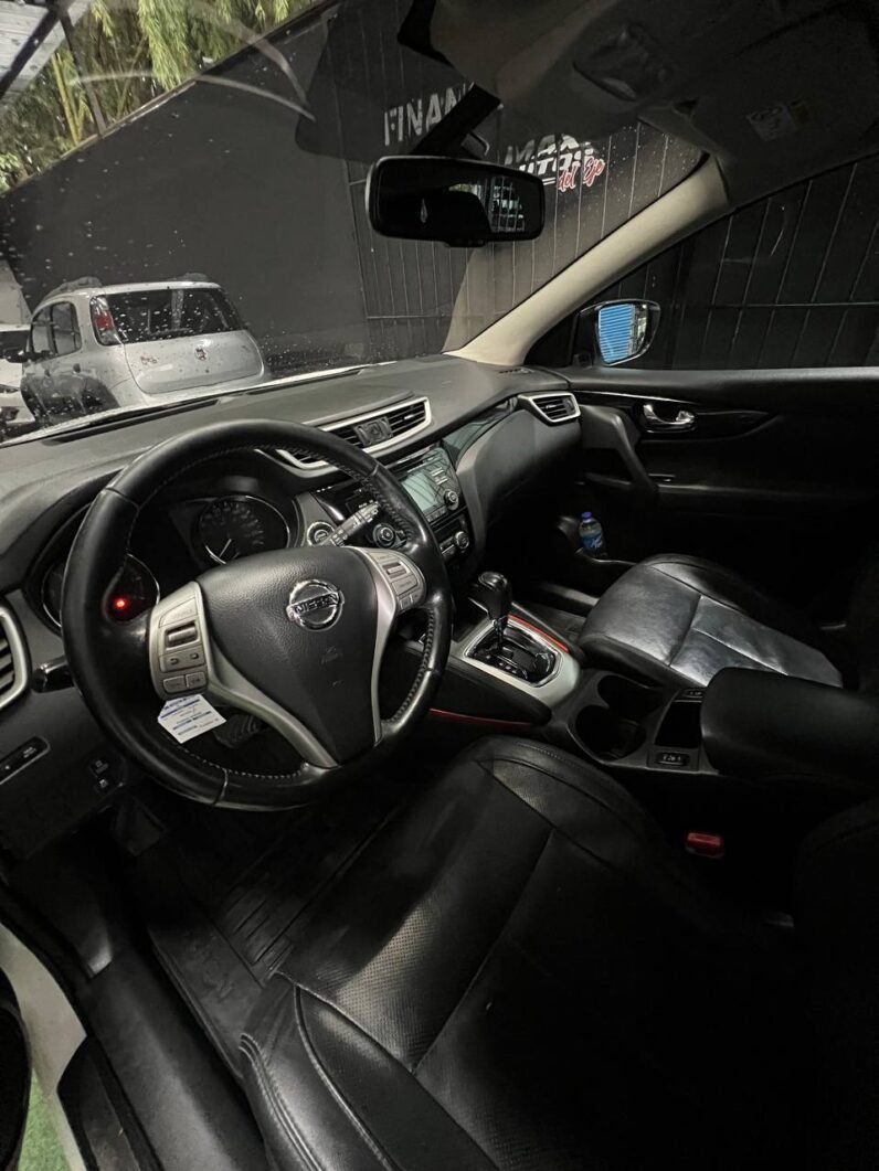 
								NISSAN QASHQAI EXCLUSIVE AT 4X4 2.0 GASOL full									