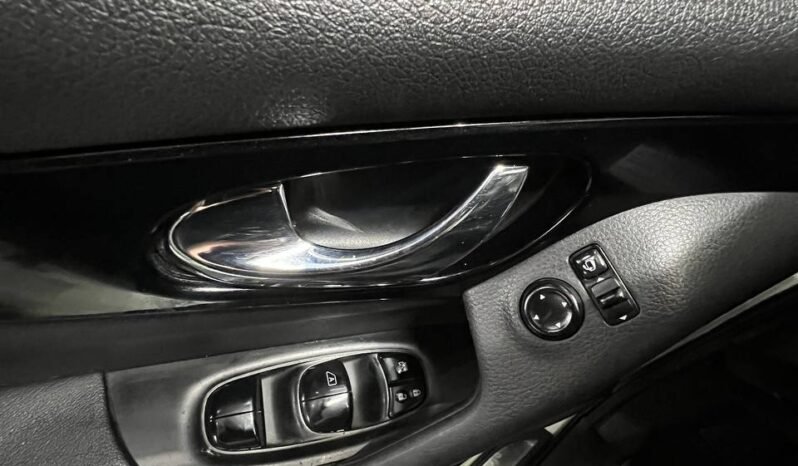 
								NISSAN QASHQAI EXCLUSIVE AT 4X4 2.0 GASOL full									