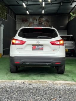 
										NISSAN QASHQAI EXCLUSIVE AT 4X4 2.0 GASOL full									