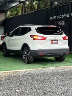 
										NISSAN QASHQAI EXCLUSIVE AT 4X4 2.0 GASOL full									