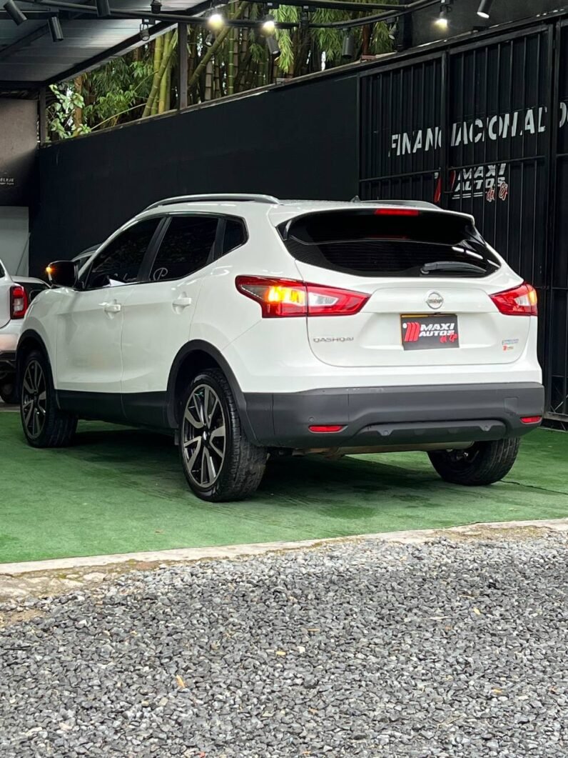 
								NISSAN QASHQAI EXCLUSIVE AT 4X4 2.0 GASOL full									