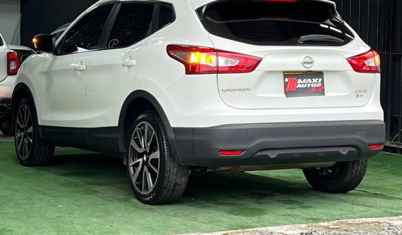 
								NISSAN QASHQAI EXCLUSIVE AT 4X4 2.0 GASOL full									