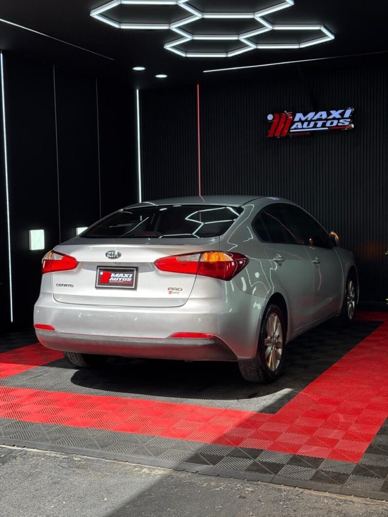 
								KIA CERATO PRO EX 1.6 AT full									