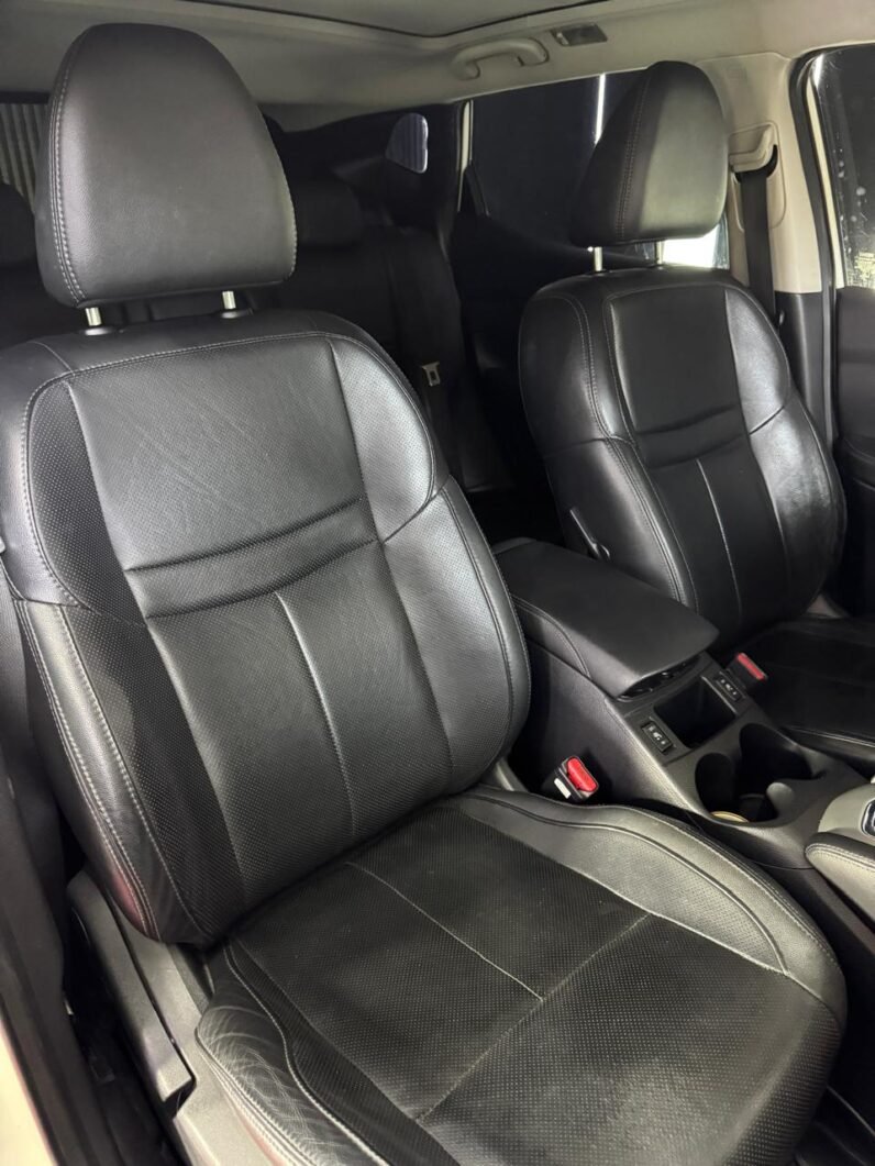 
								NISSAN QASHQAI EXCLUSIVE AT 4X4 2.0 GASOL full									