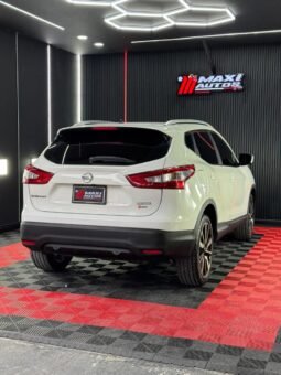 
										NISSAN QASHQAI EXCLUSIVE AT 4X4 2.0 GASOL full									