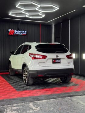 NISSAN QASHQAI EXCLUSIVE AT 4X4 2.0 GASOL